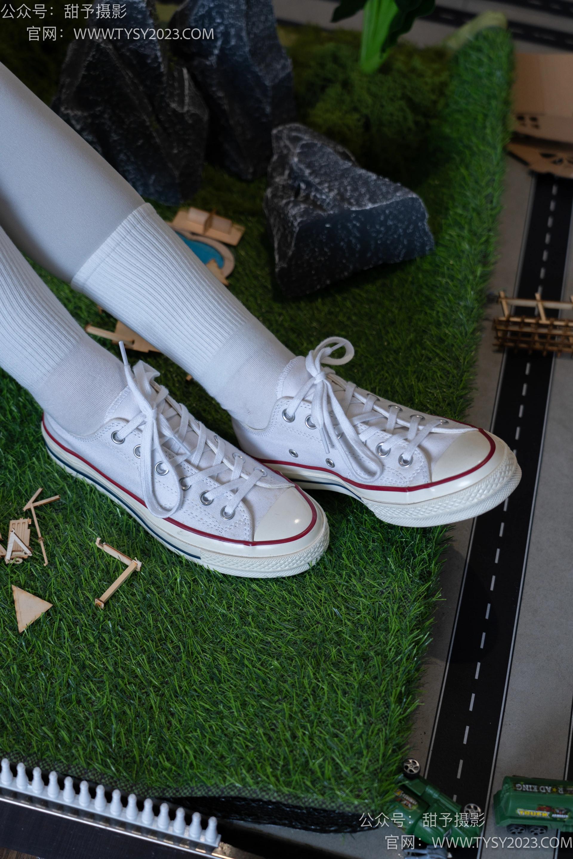 甜予摄影 No.104 璇璇-帆布鞋、白棉袜、裸足、小人国剧情 3